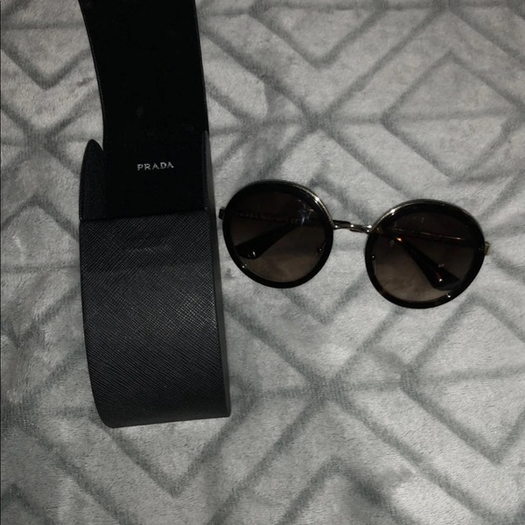 Prada sunglasses - Picture 1 of 4